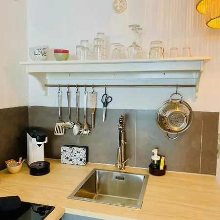 Superbe T2 Coté Gare Parking Clim Wifi Terrasse ! * Sète