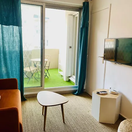 Superbe T2 Cote Gare Parking Clim Wifi Terrasse ! Appartement